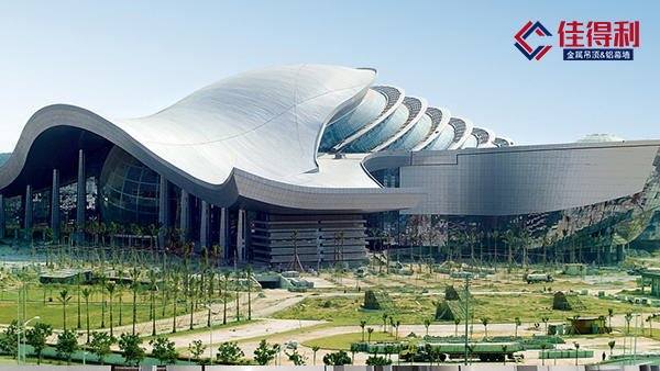 鋁單板幕墻和玻璃幕墻有什么本質(zhì)上的區(qū)別