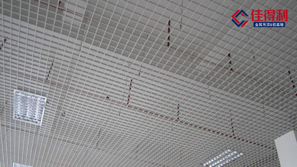 格柵鋁天花廠家主要根據(jù)什么因素來決定鋁格柵的報價呢？