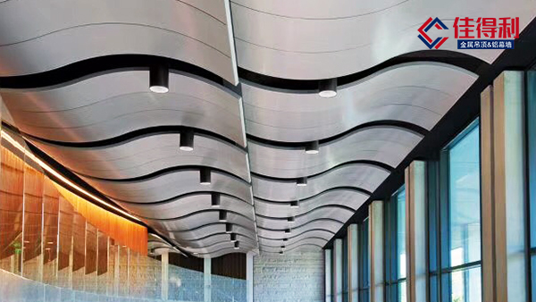 單曲和雙曲鋁單板有什么區(qū)別？