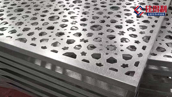 鋁單板幕墻表面處理的材料是什么？